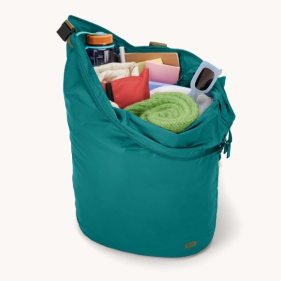 NWOT Away Teal Packable Bucket Bag/Backpack lightweight travel - Picture 2 of 9
